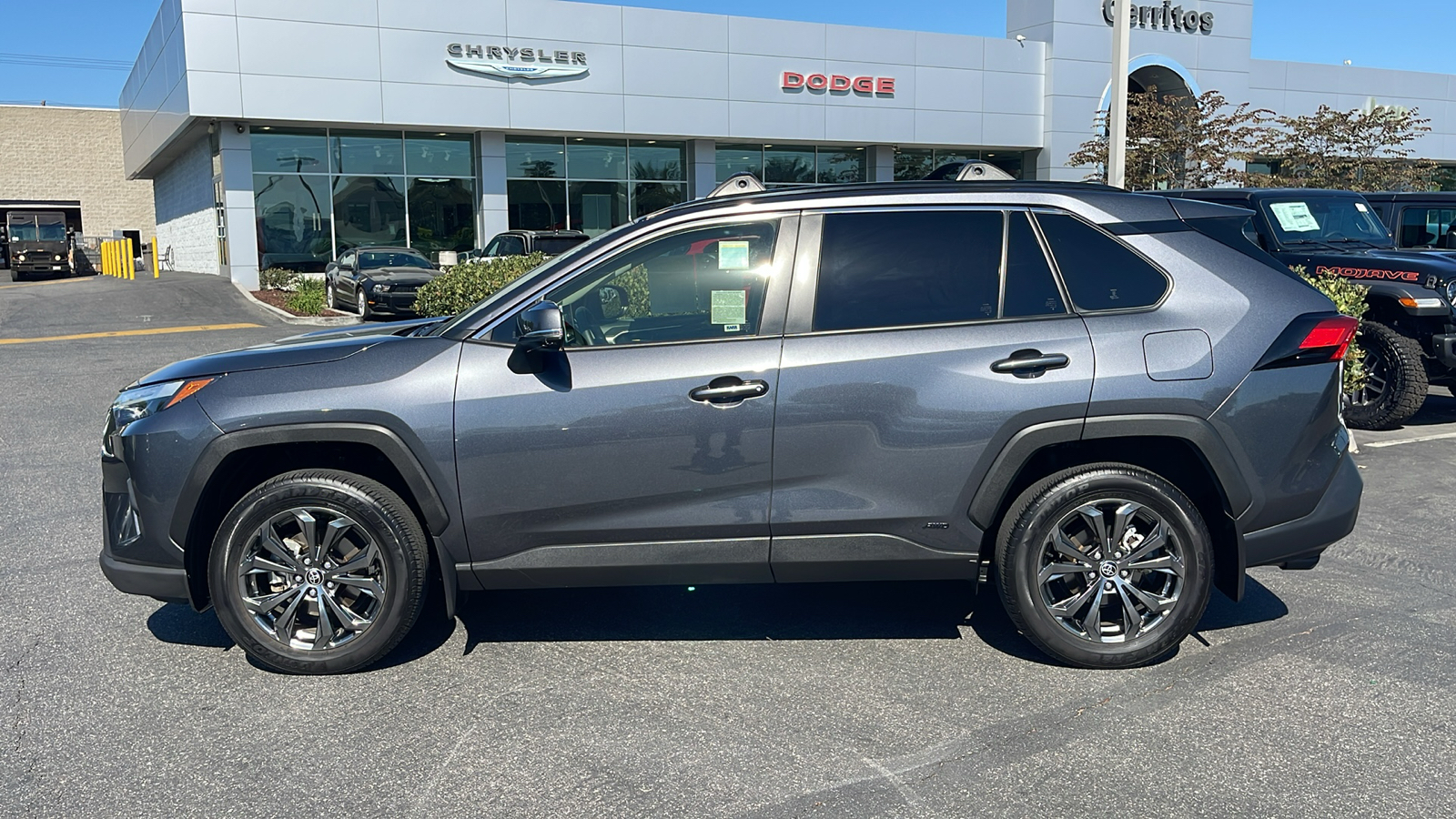 2023 Toyota RAV4 Hybrid XLE Premium 3