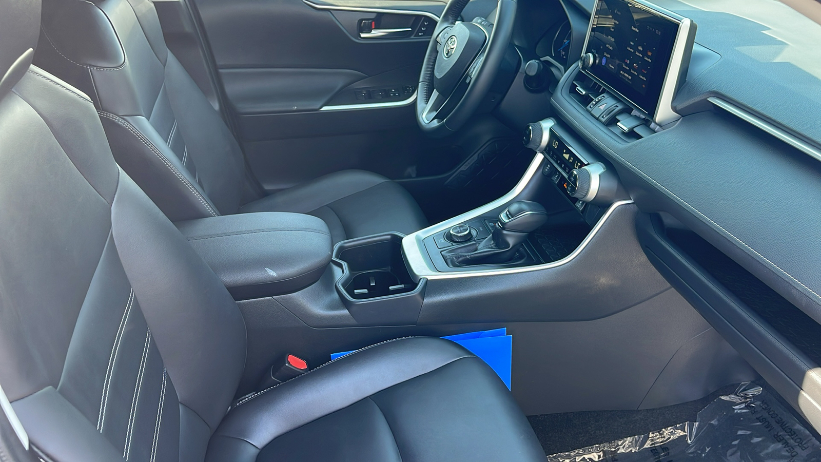 2023 Toyota RAV4 Hybrid XLE Premium 28