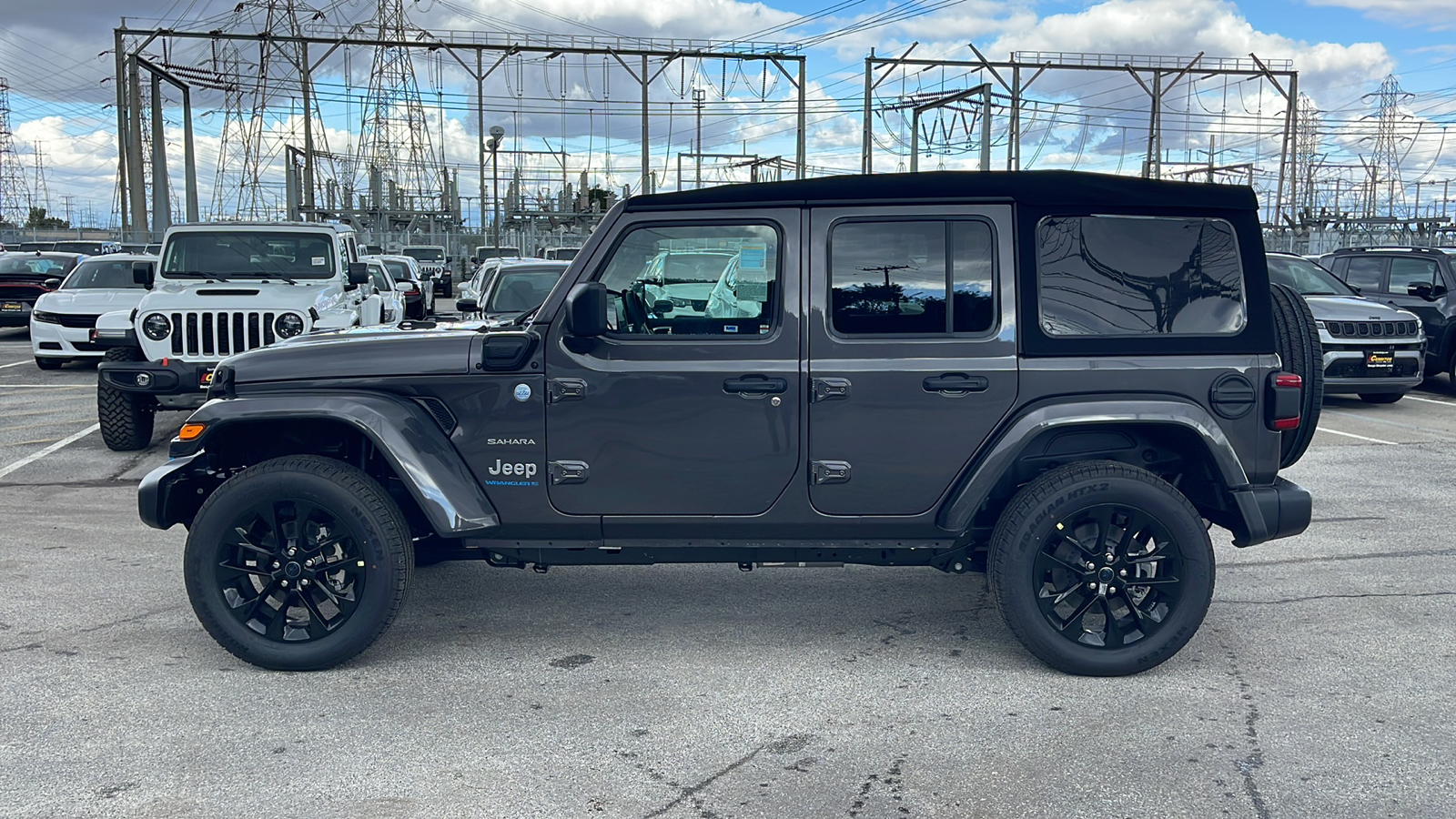 2024 Jeep Wrangler 4xe Sahara 3