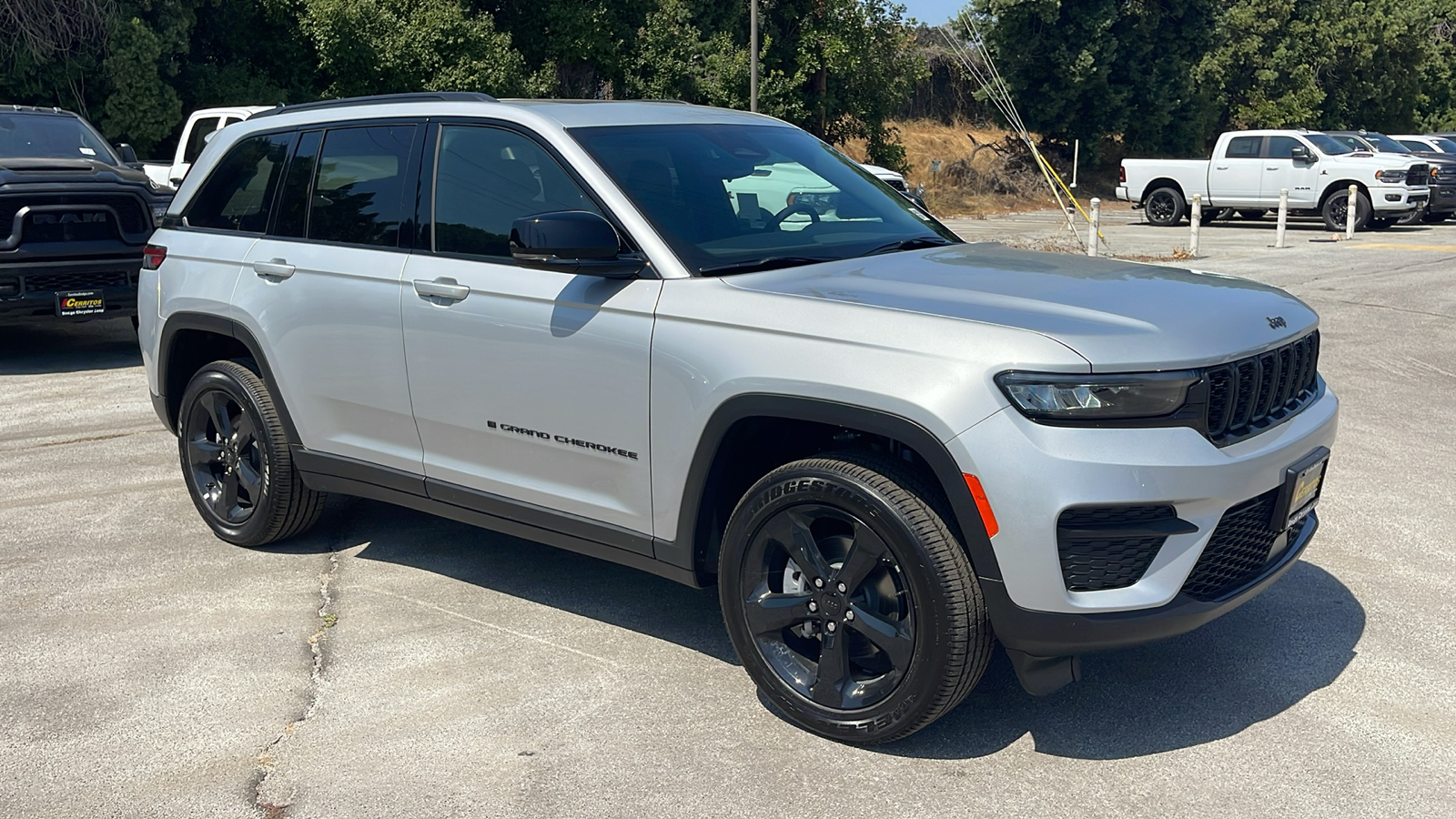 2024 Jeep Grand Cherokee Altitude X 8