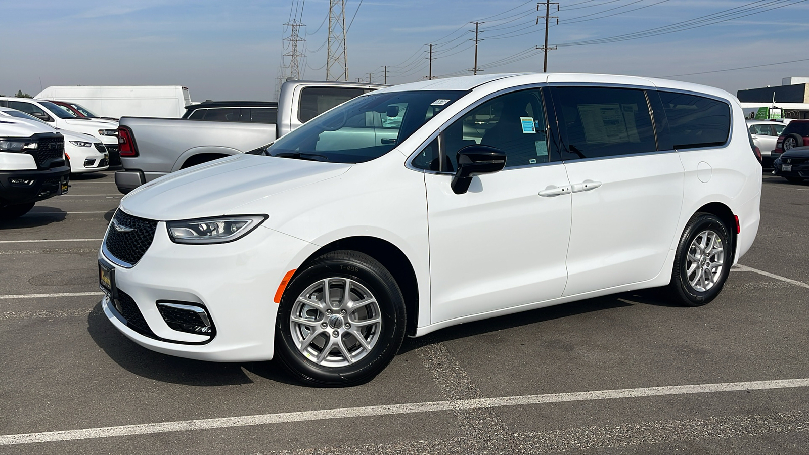 2025 Chrysler Pacifica Select 1