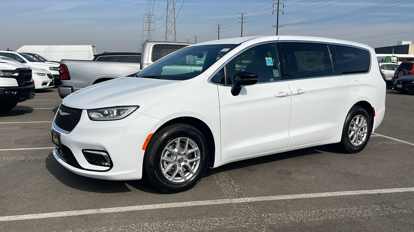 2025 Chrysler Pacifica Select 2