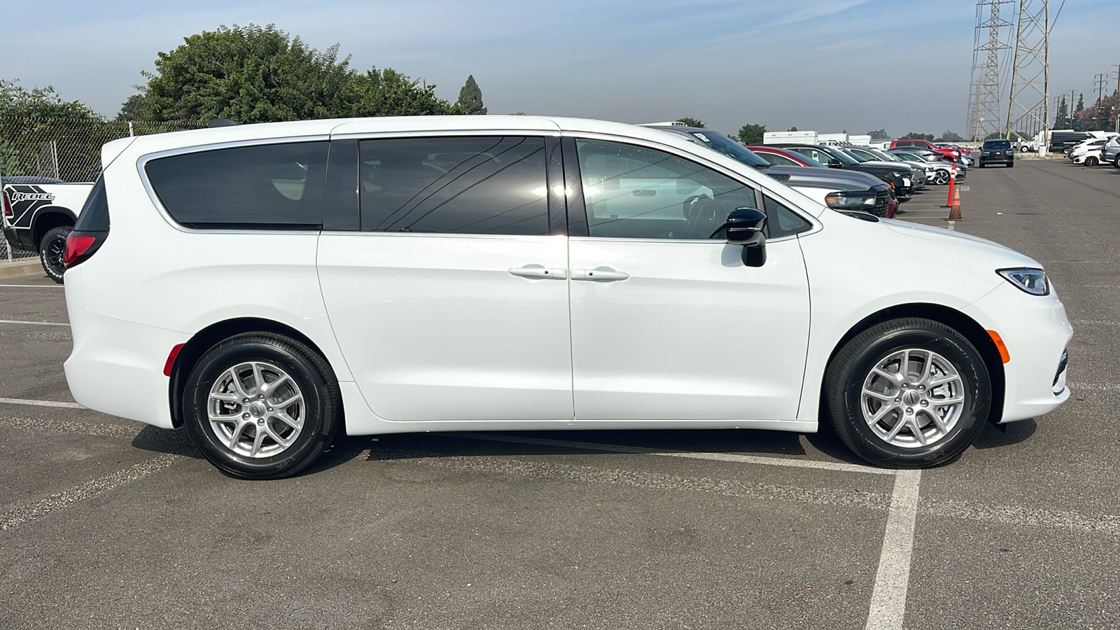 2025 Chrysler Pacifica Select 7