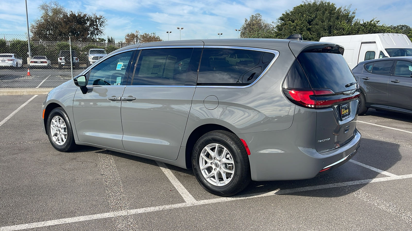 2025 Chrysler Pacifica Select 4