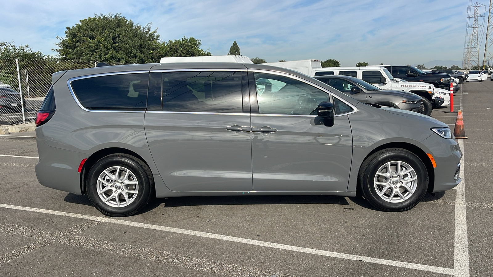 2025 Chrysler Pacifica Select 7