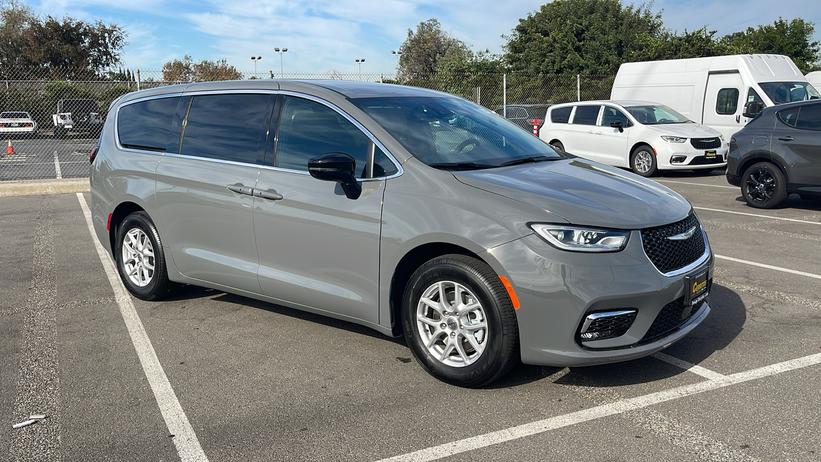 2025 Chrysler Pacifica Select 8