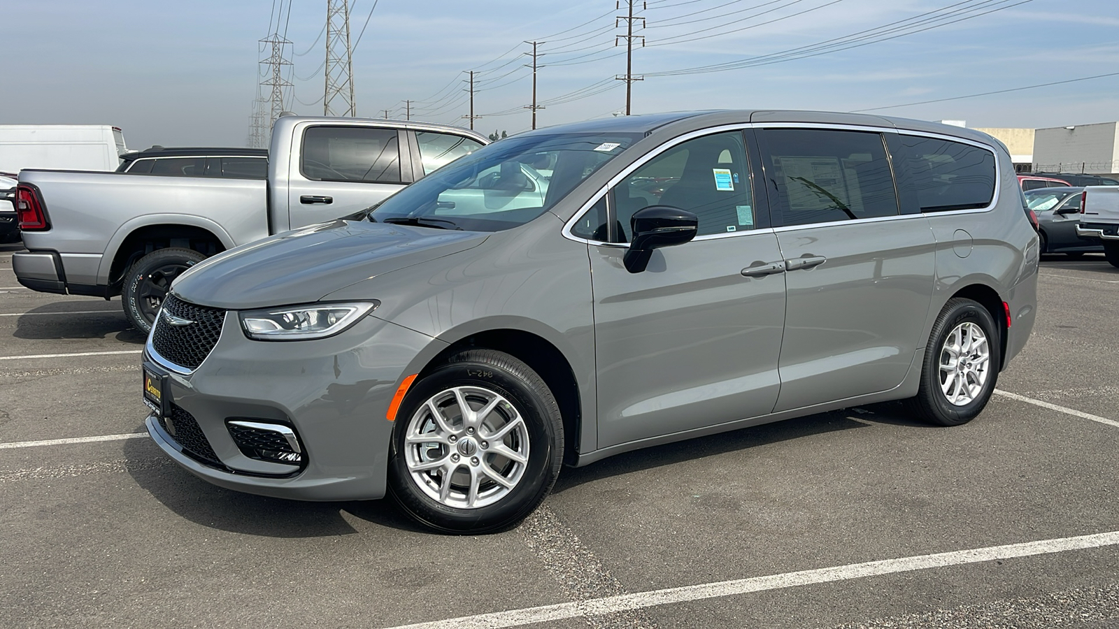 2025 Chrysler Pacifica Select 1