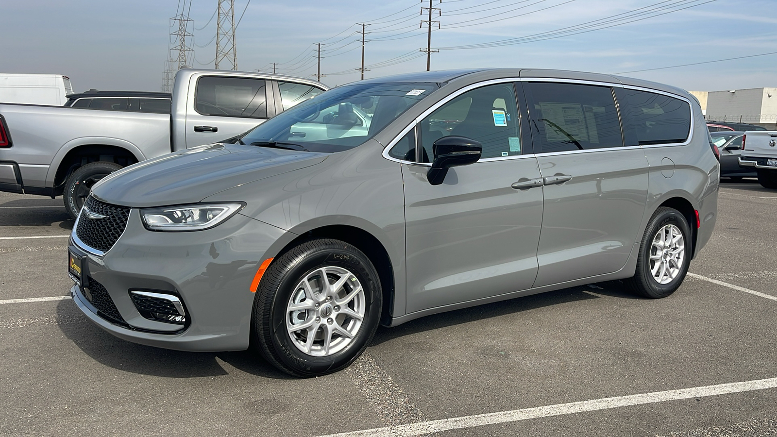 2025 Chrysler Pacifica Select 2