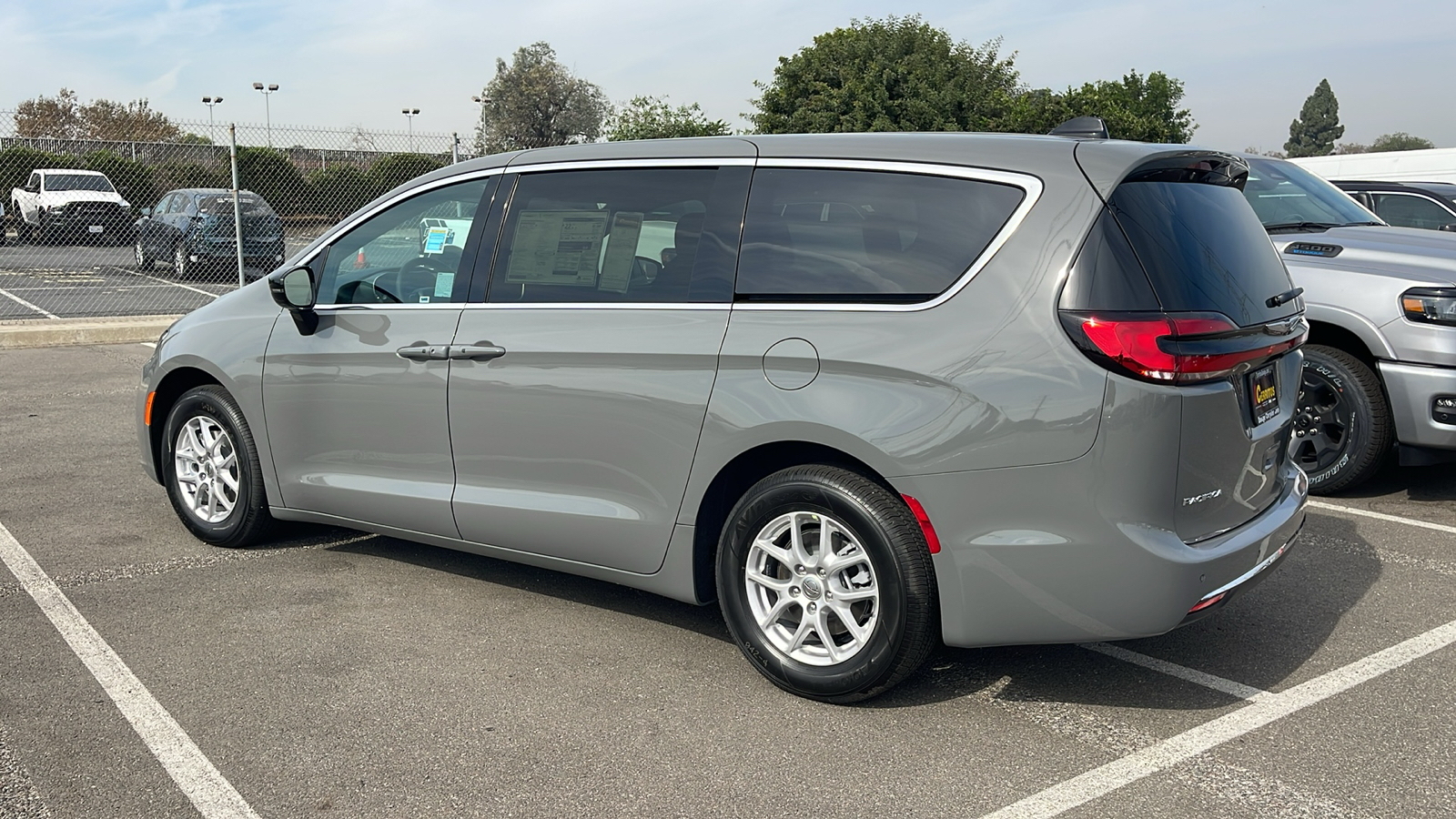 2025 Chrysler Pacifica Select 4