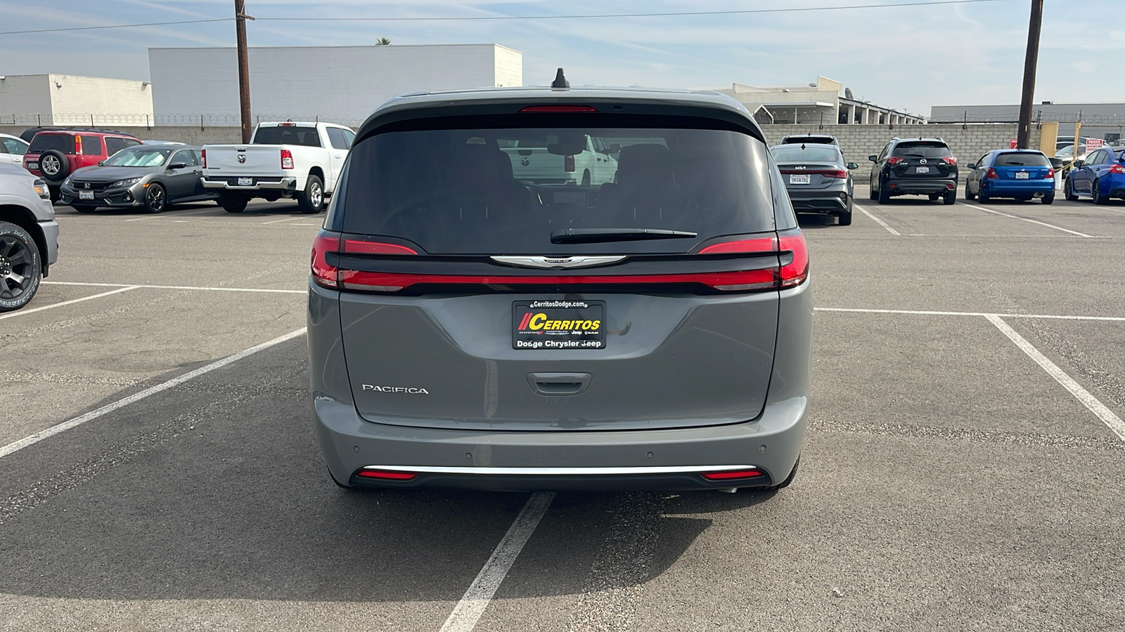 2025 Chrysler Pacifica Select 5