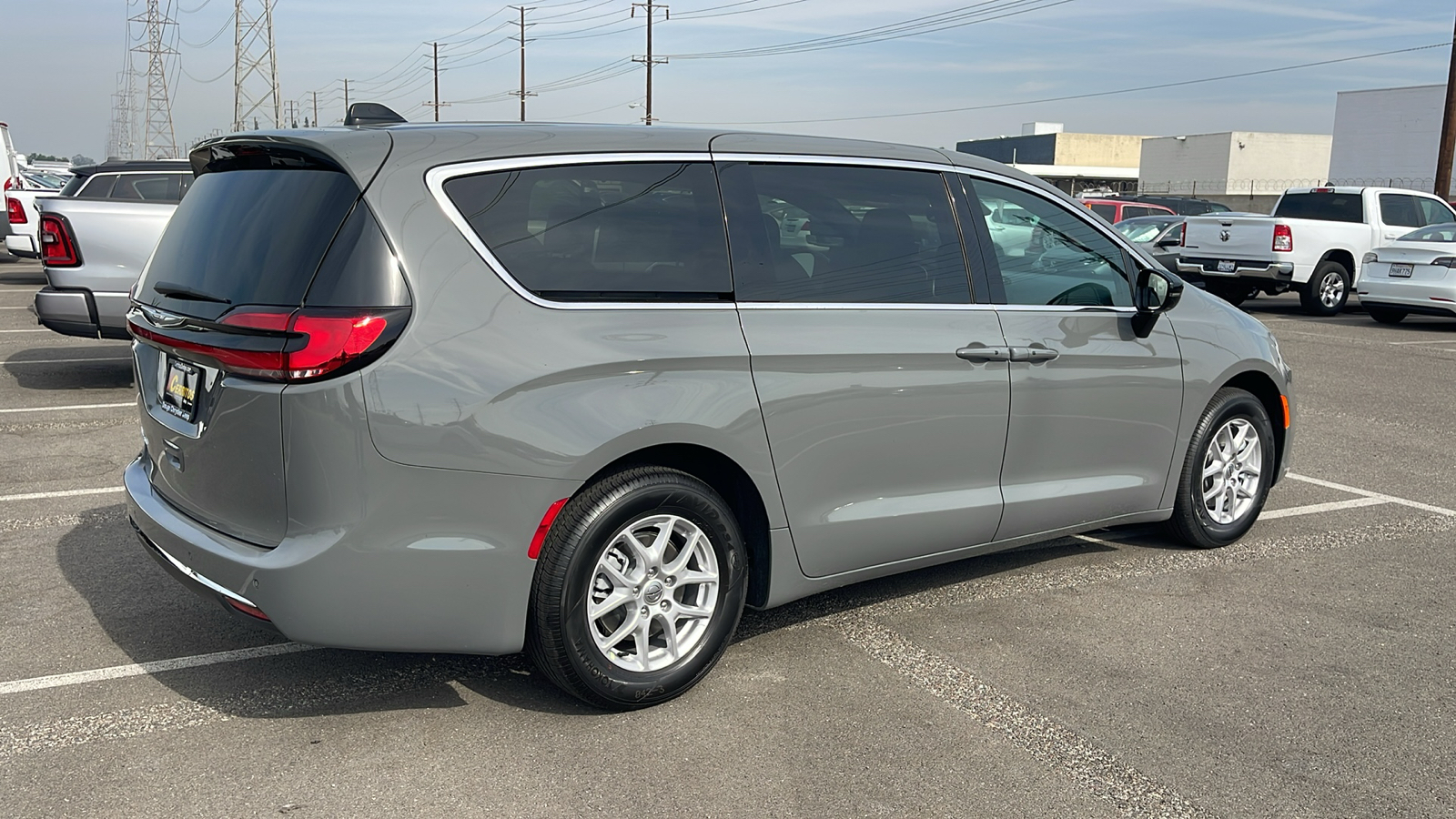 2025 Chrysler Pacifica Select 6