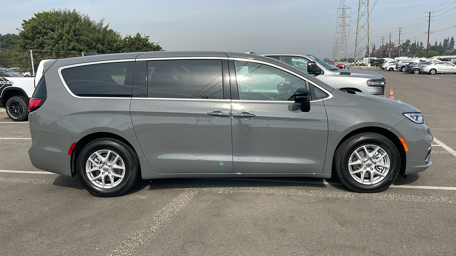 2025 Chrysler Pacifica Select 7