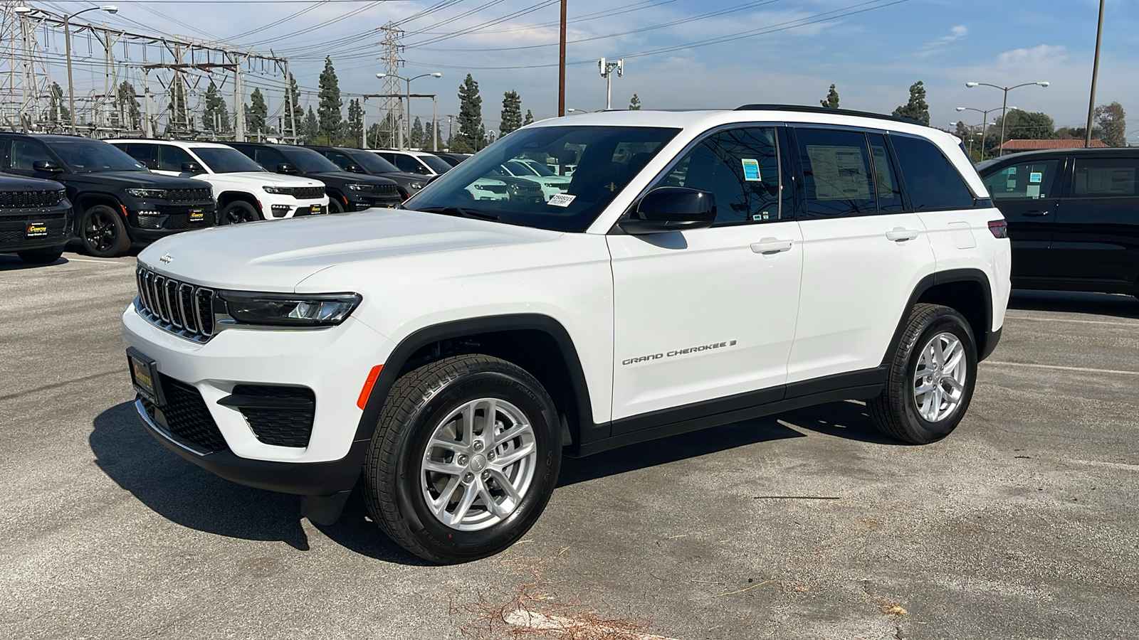 2025 Jeep Grand Cherokee Laredo X 2