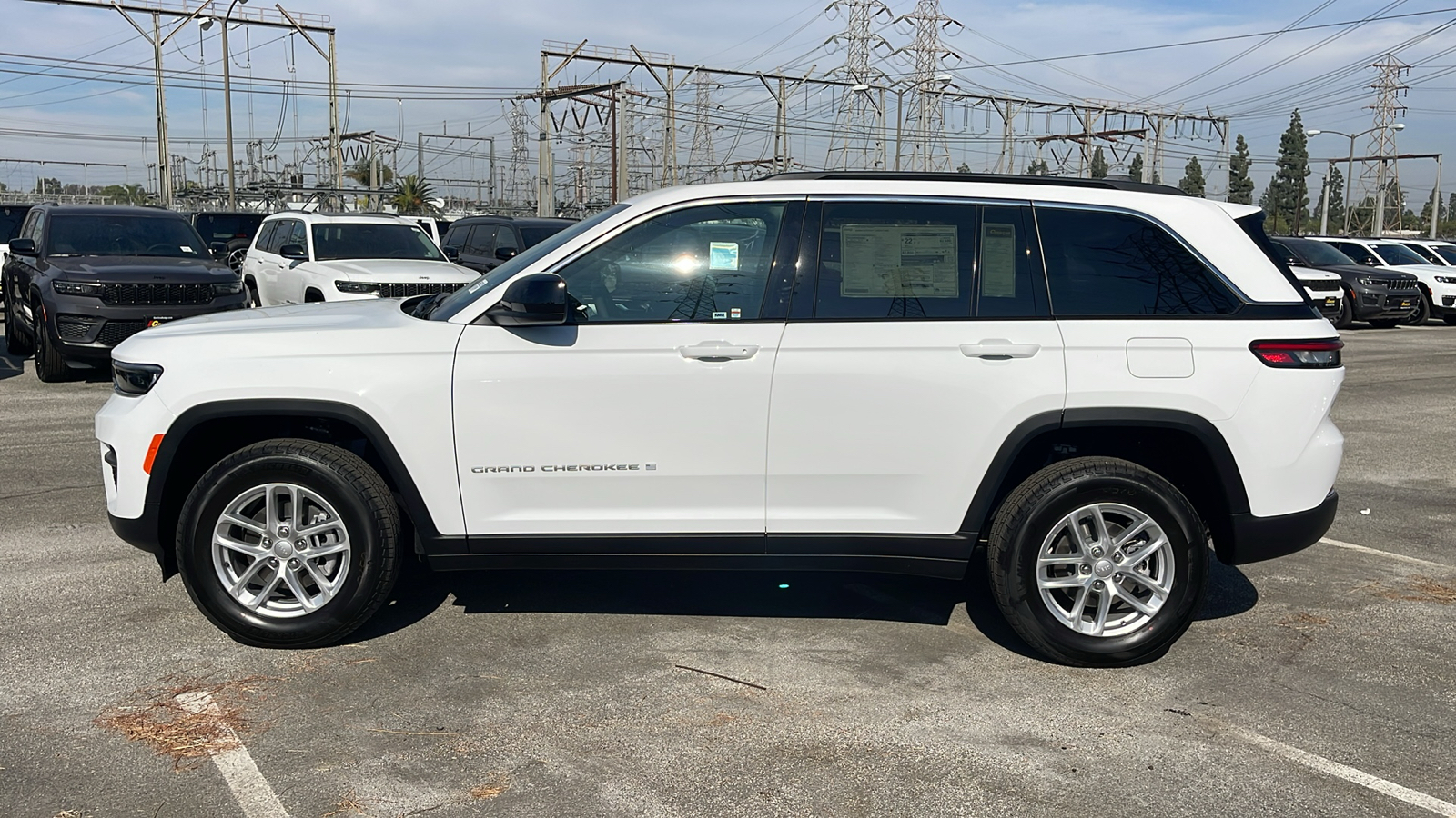 2025 Jeep Grand Cherokee Laredo X 3