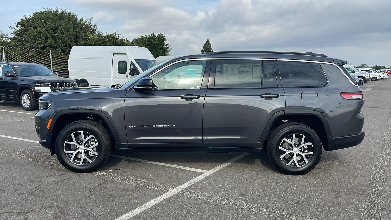 2025 Jeep Grand Cherokee L Limited 3