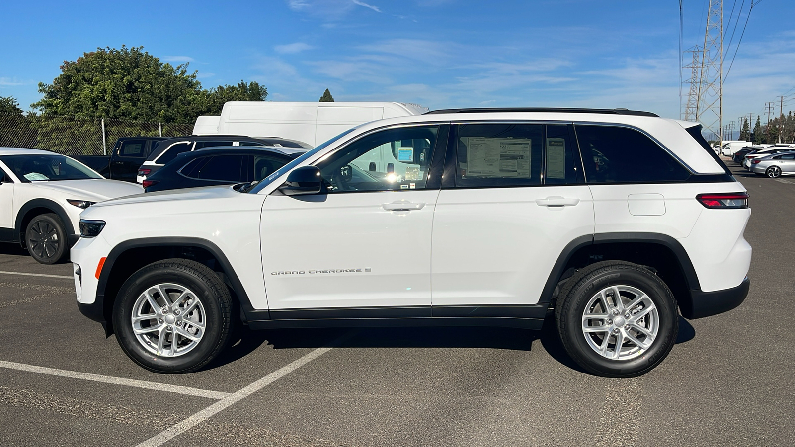 2025 Jeep Grand Cherokee  3