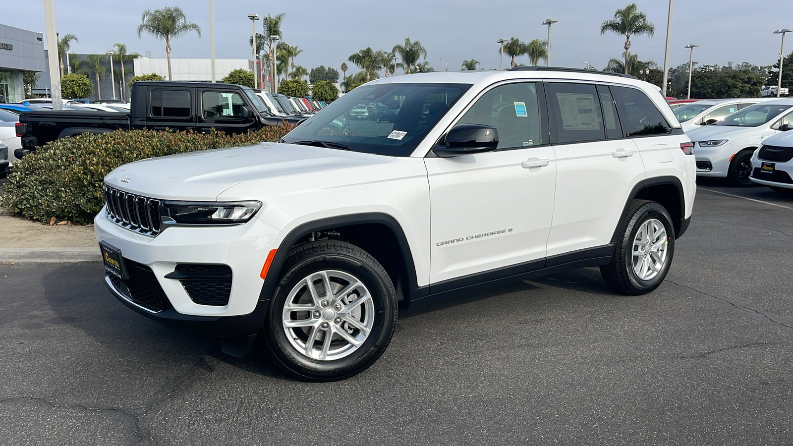 2025 Jeep Grand Cherokee  1