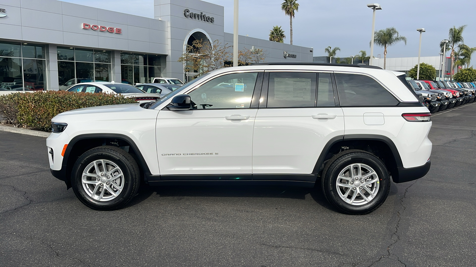 2025 Jeep Grand Cherokee  3