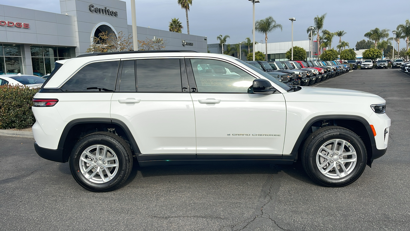 2025 Jeep Grand Cherokee  7