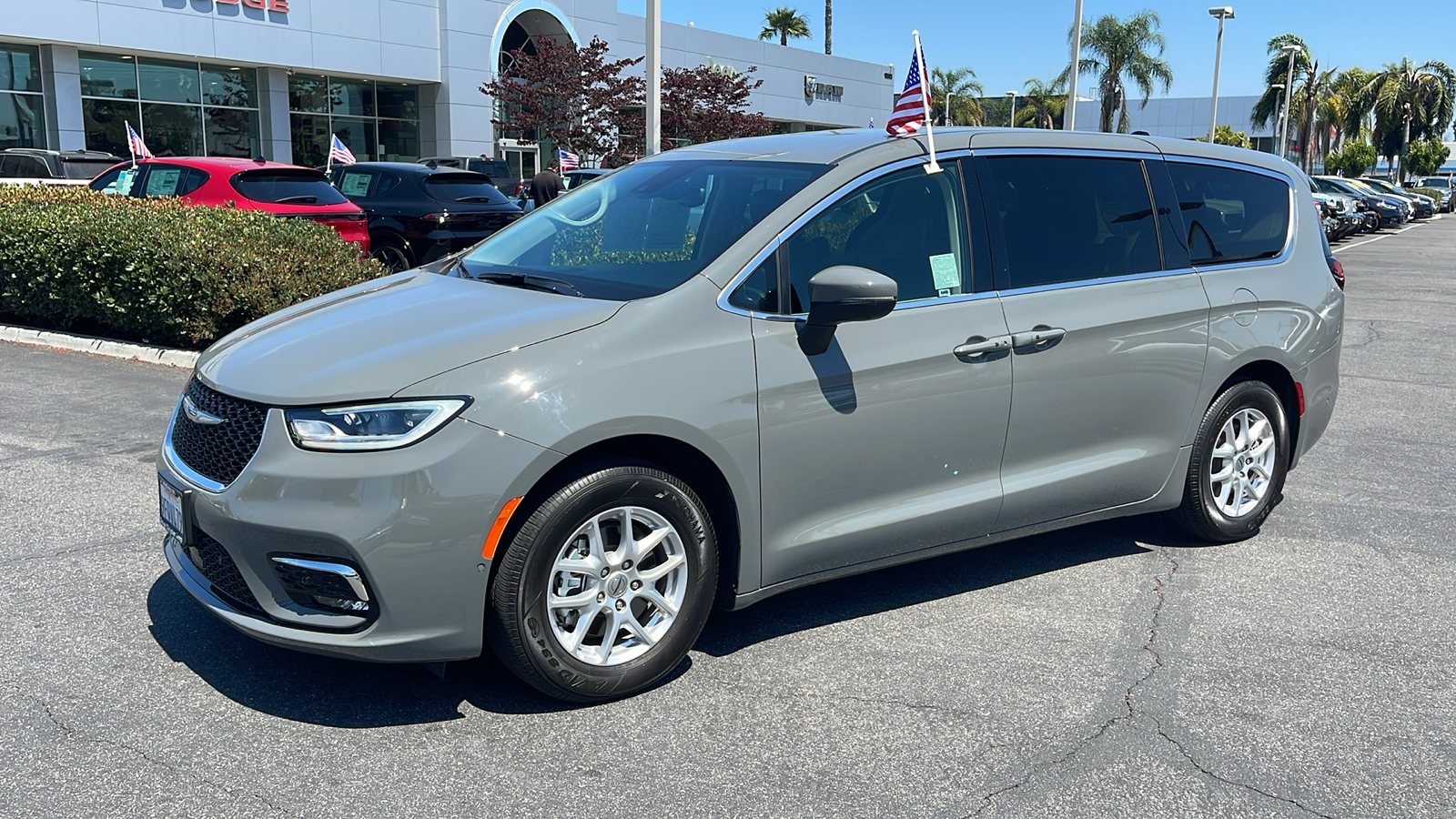 2023 Chrysler Pacifica Touring L 2