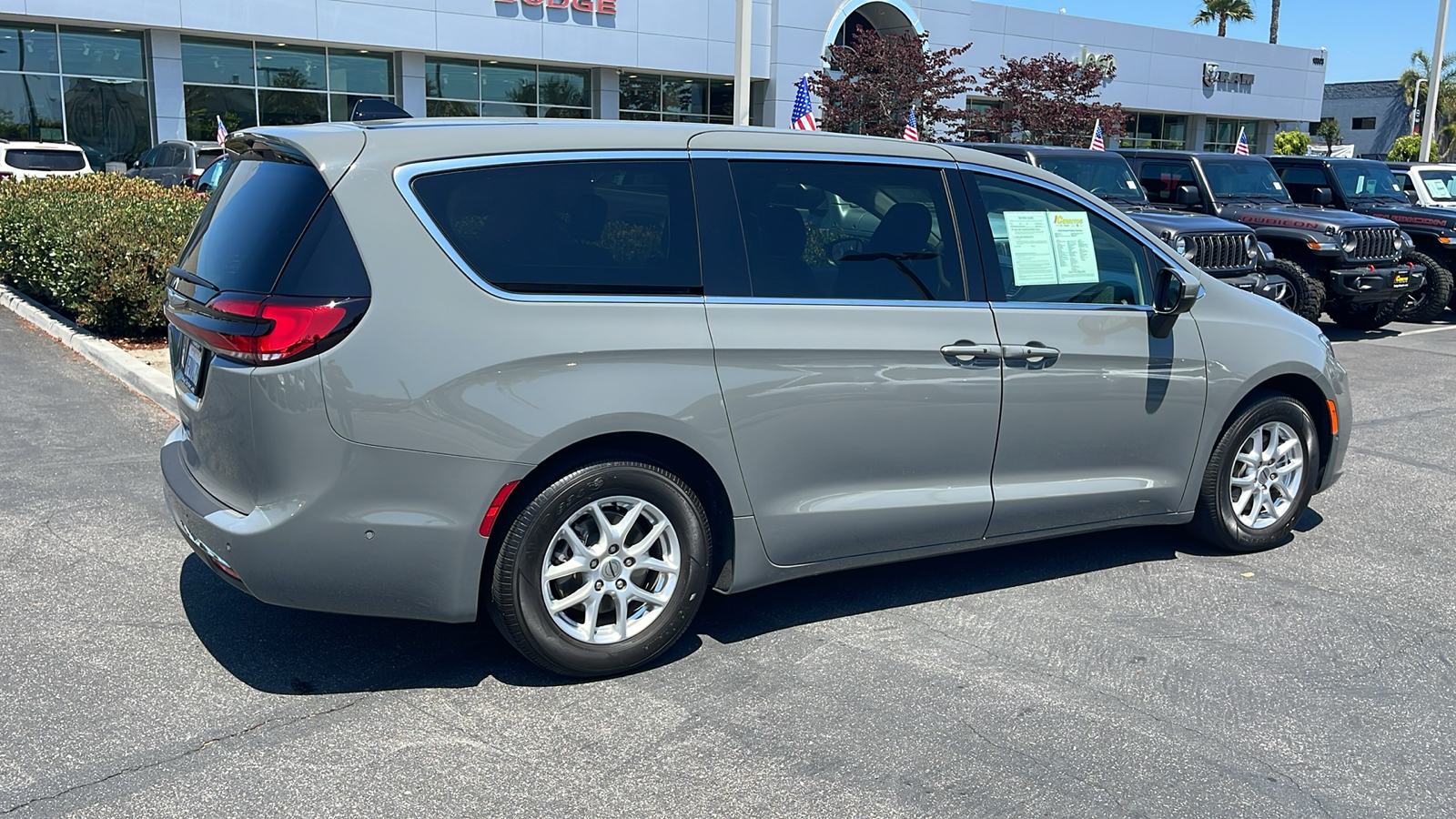 2023 Chrysler Pacifica Touring L 6