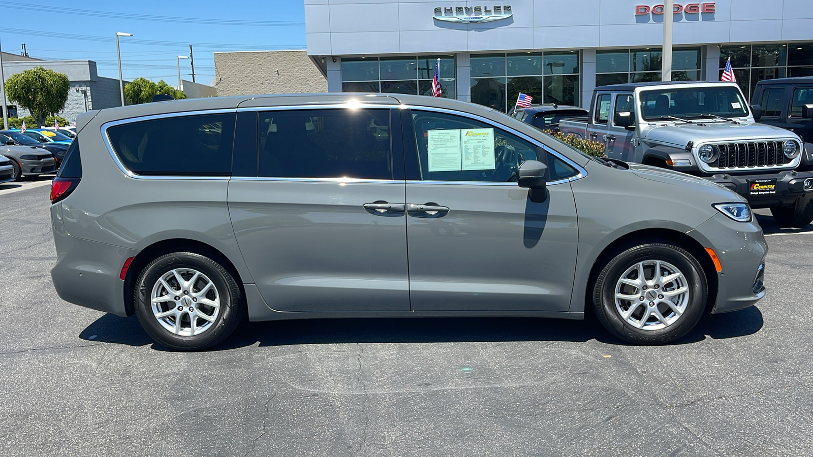 2023 Chrysler Pacifica Touring L 7