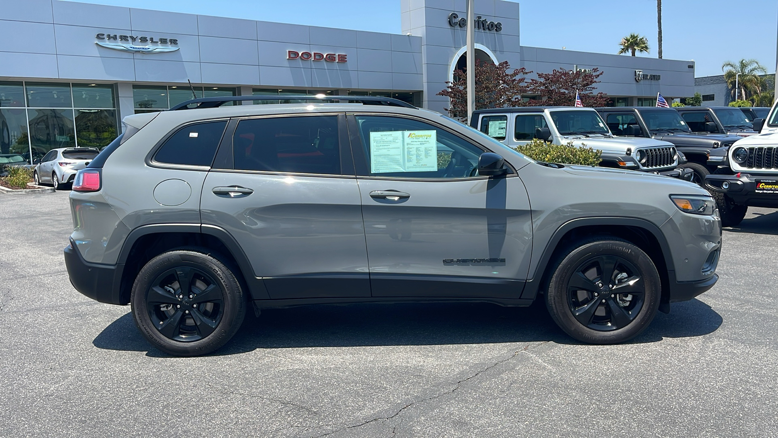 2023 Jeep Cherokee Altitude Lux 7