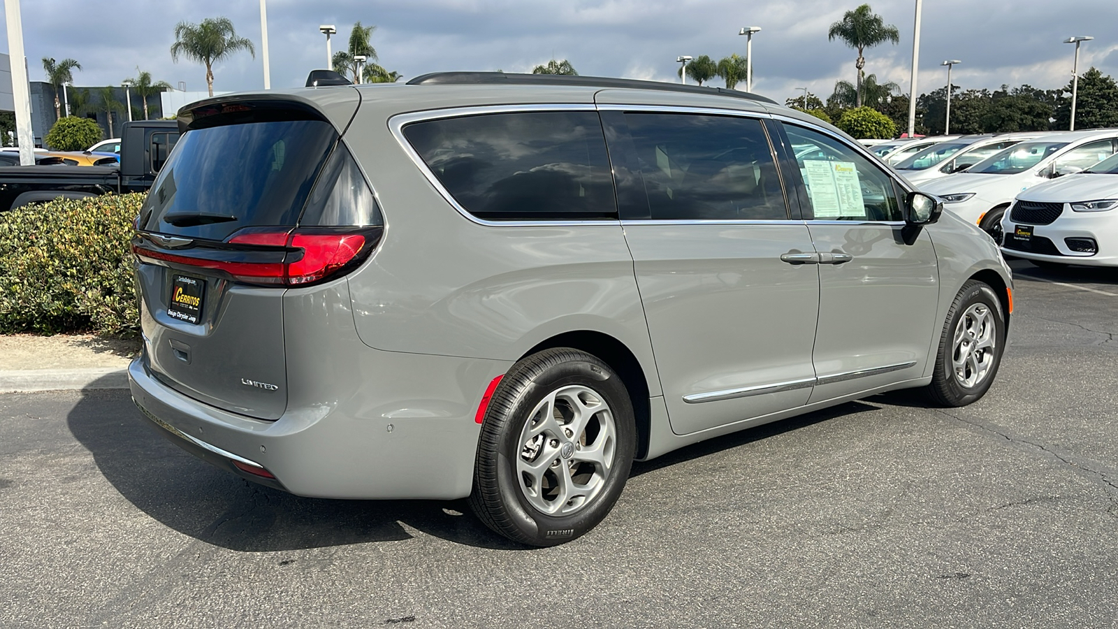 2023 Chrysler Pacifica Limited 6