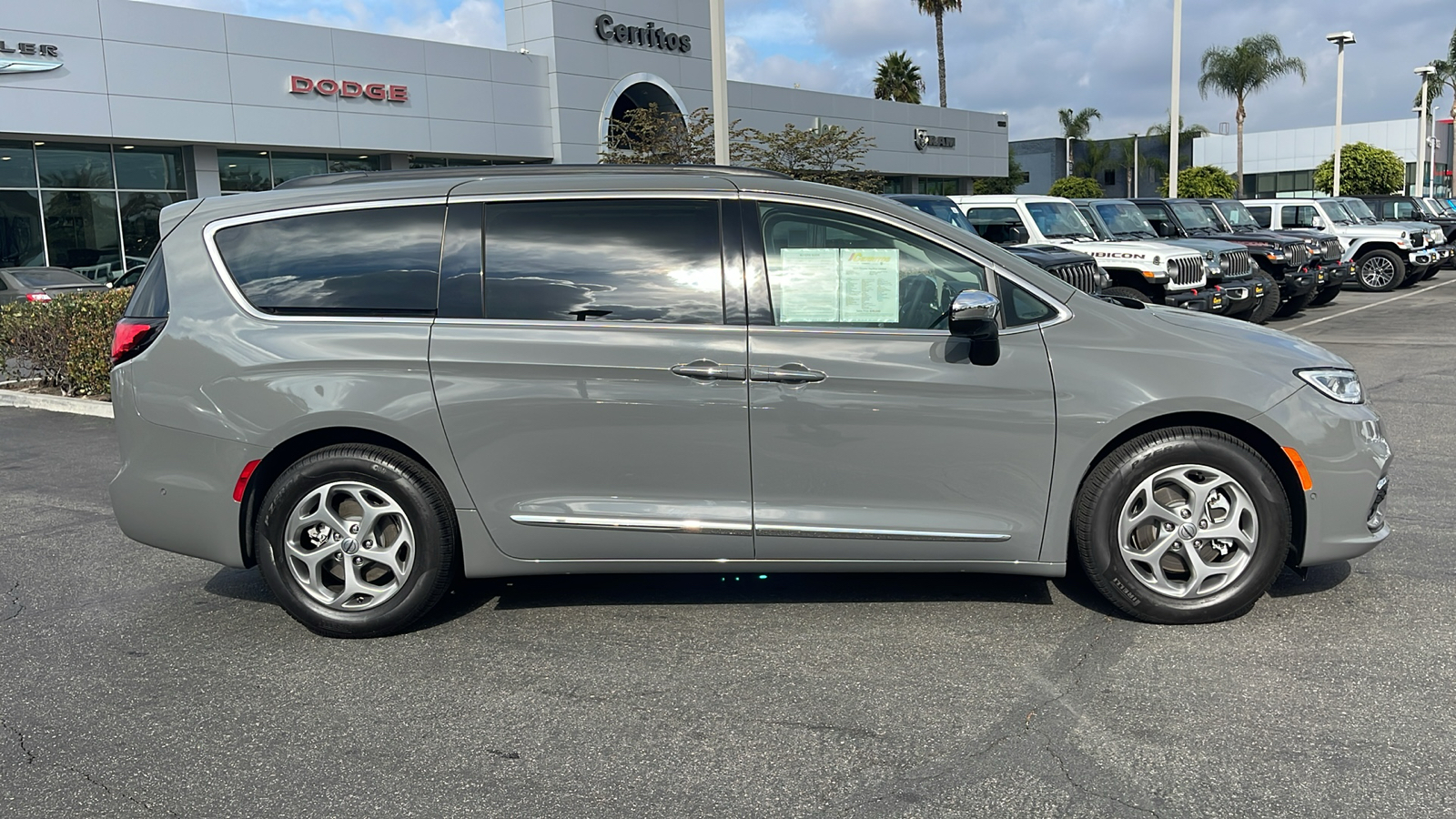 2023 Chrysler Pacifica Limited 7