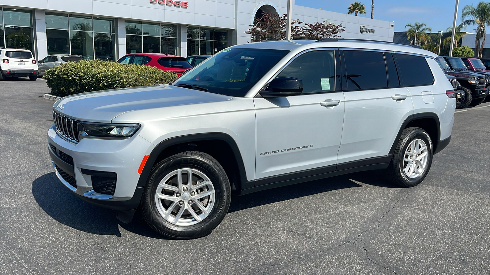 2021 Jeep Grand Cherokee L Laredo 1