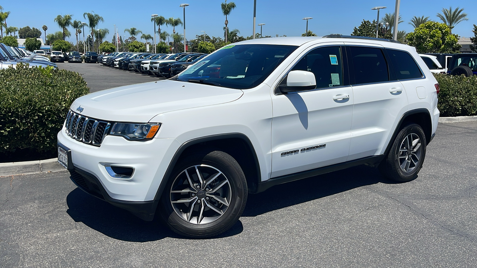 2020 Jeep Grand Cherokee Laredo E 1