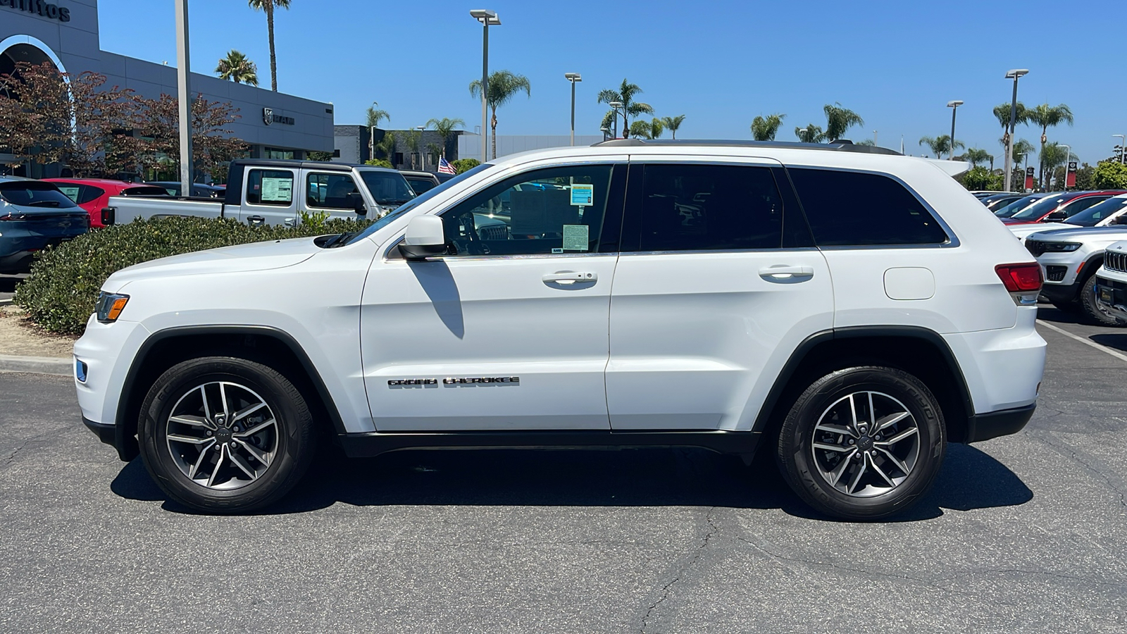 2020 Jeep Grand Cherokee Laredo E 3