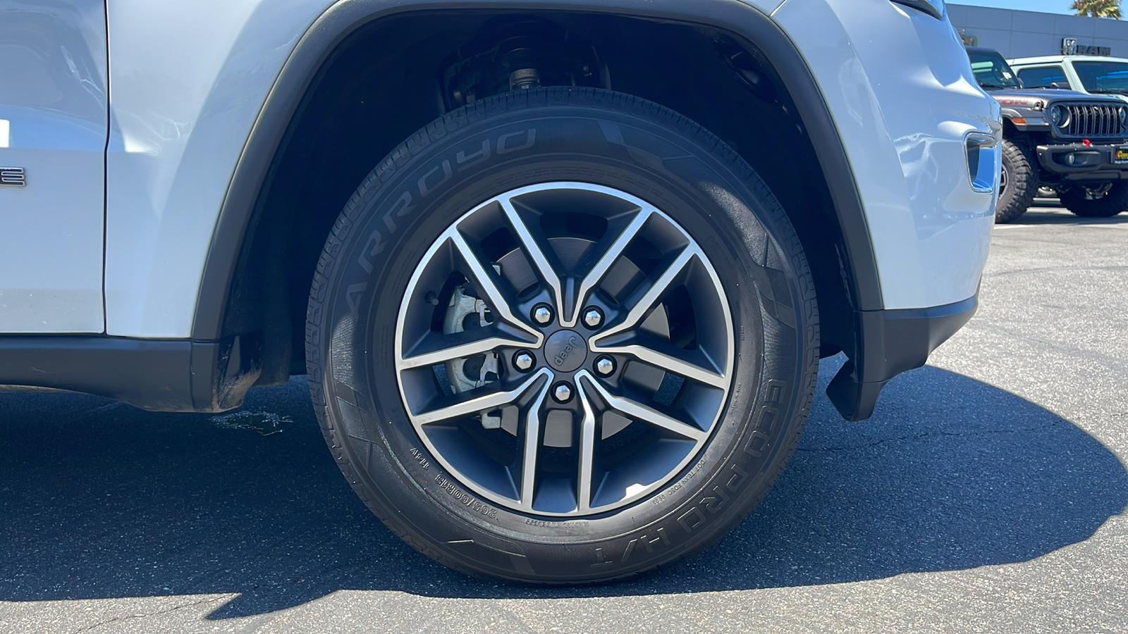 2020 Jeep Grand Cherokee Laredo E 29