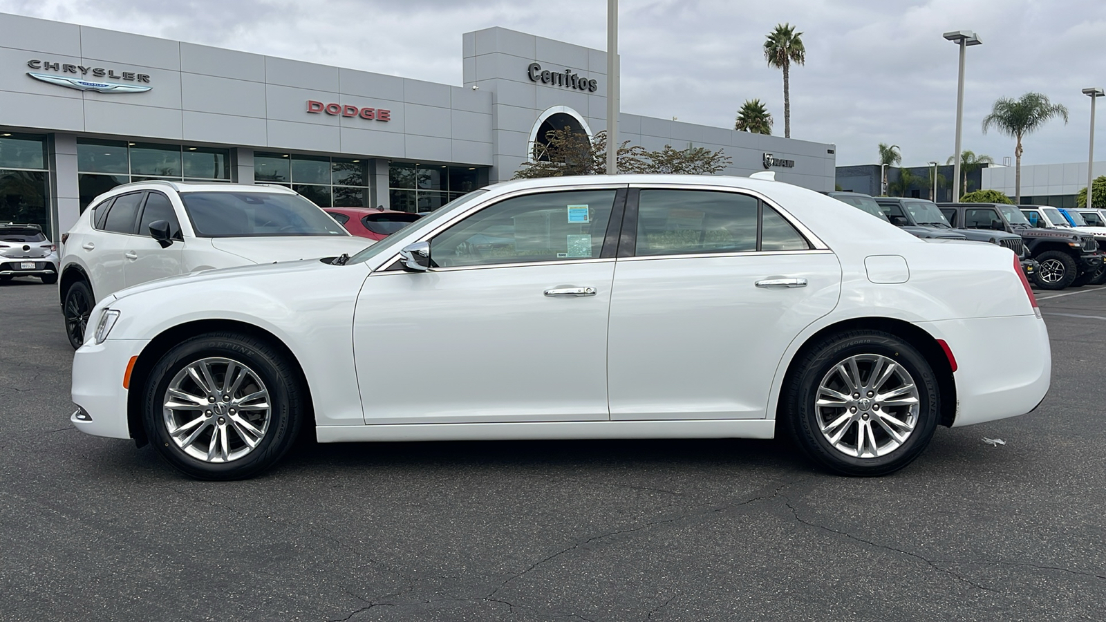 2017 Chrysler 300 300C 3