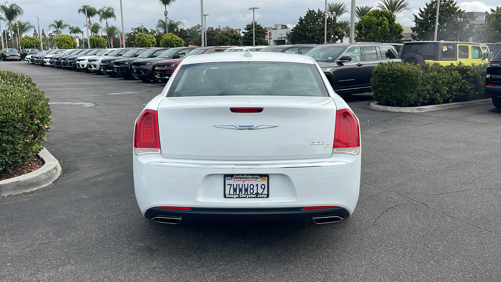 2017 Chrysler 300 300C 5