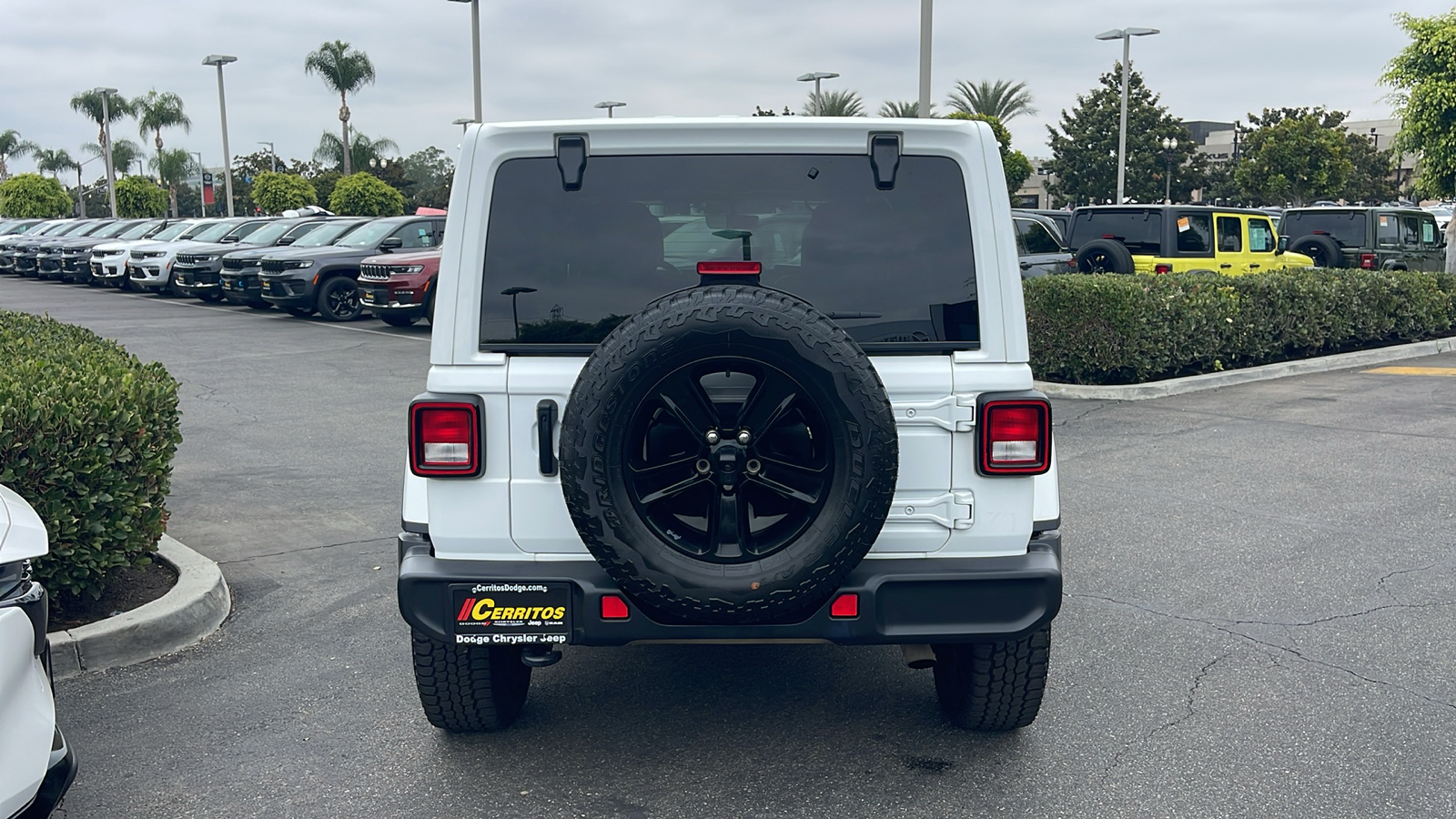 2022 Jeep Wrangler Unlimited Sahara Altitude 5