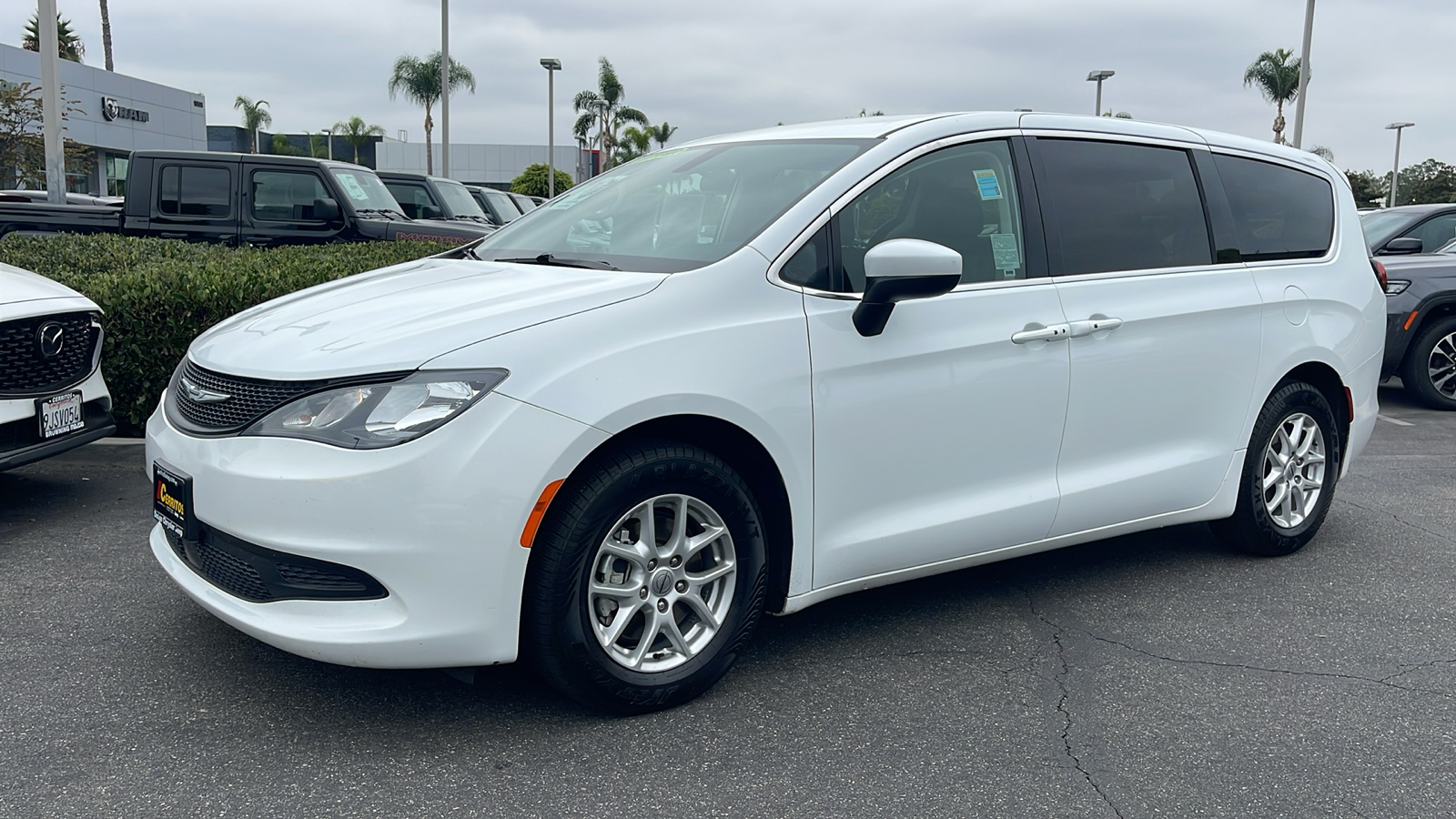 2022 Chrysler Voyager LX 2