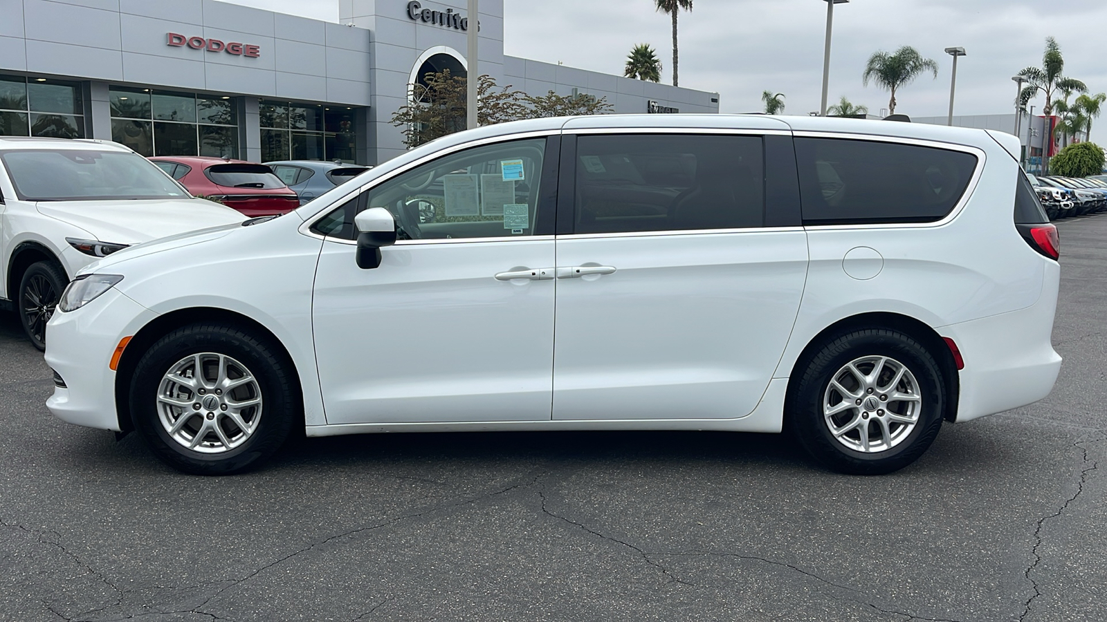 2022 Chrysler Voyager LX 3