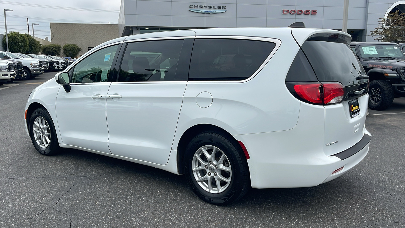 2022 Chrysler Voyager LX 4