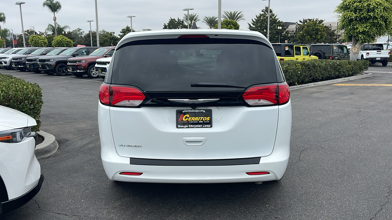 2022 Chrysler Voyager LX 5