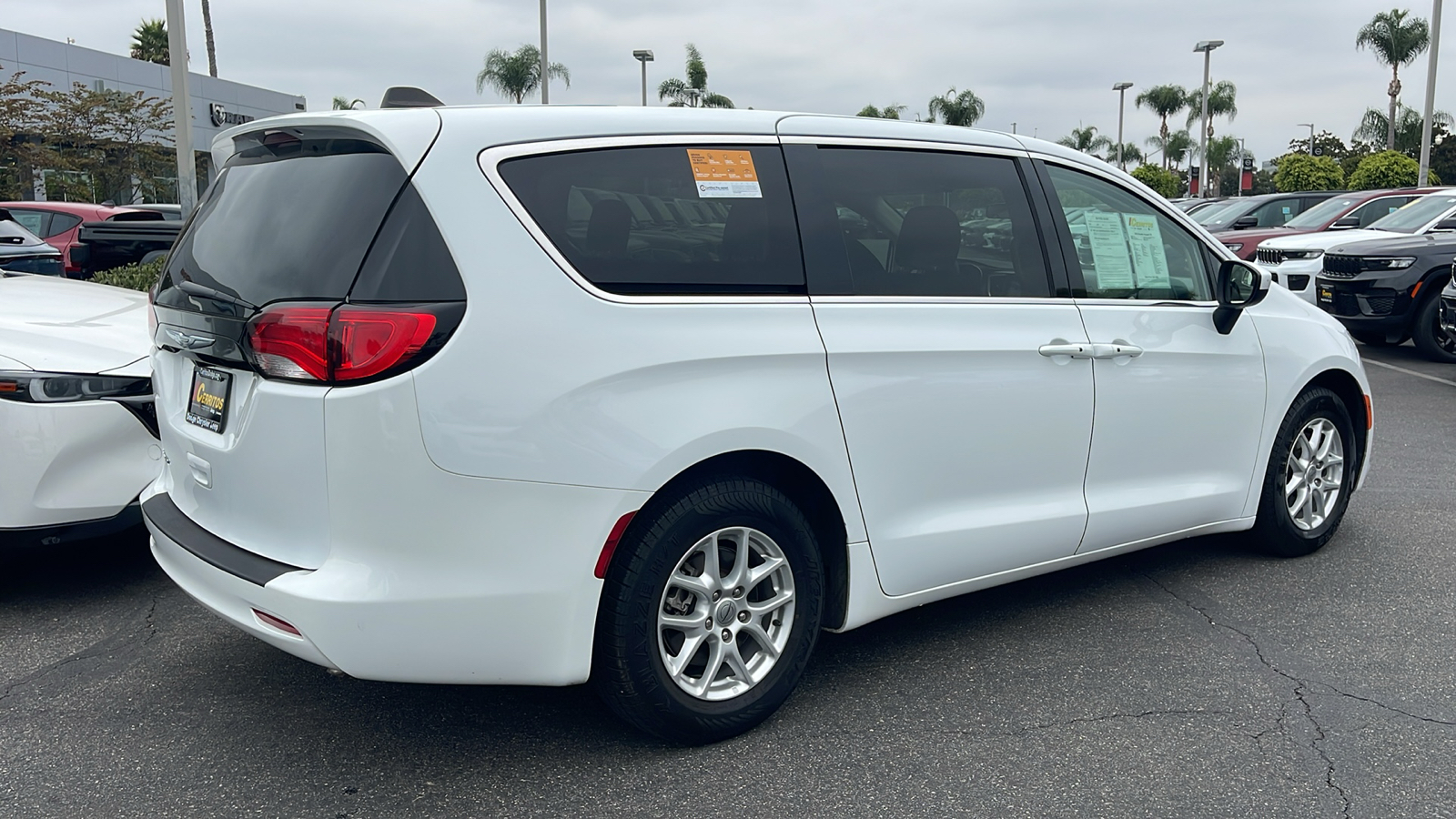 2022 Chrysler Voyager LX 6