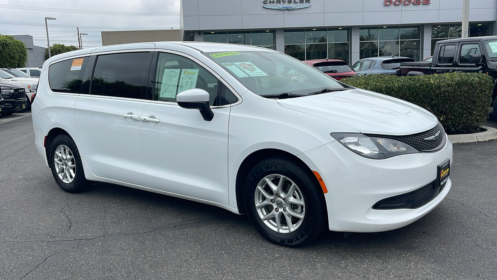 2022 Chrysler Voyager LX 8