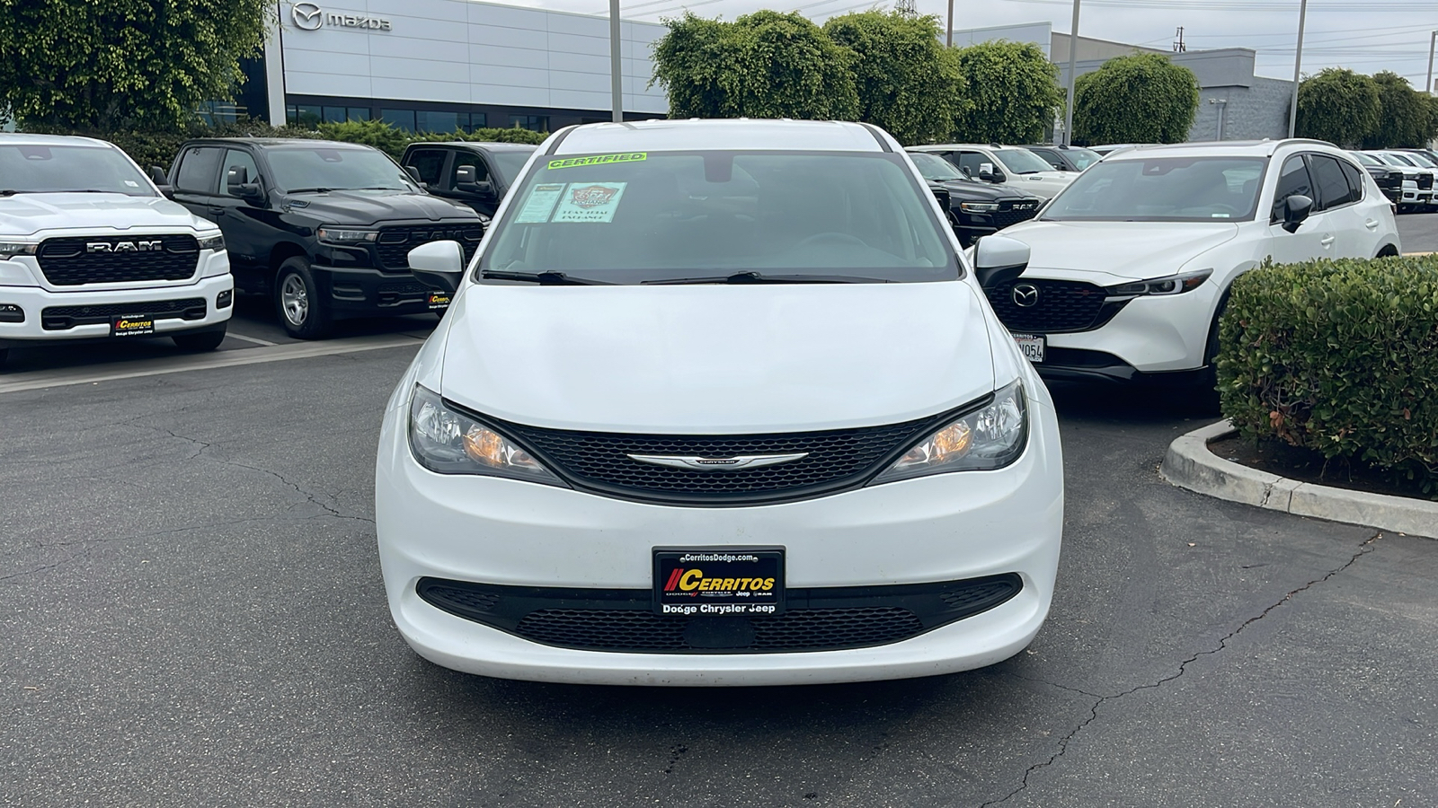 2022 Chrysler Voyager LX 9