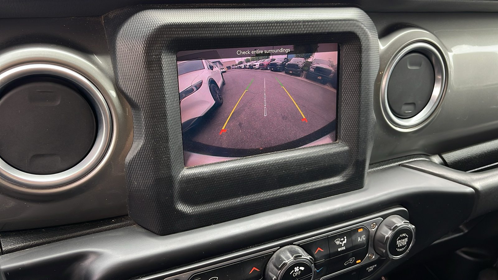 2020 Jeep Wrangler Unlimited Sahara 15