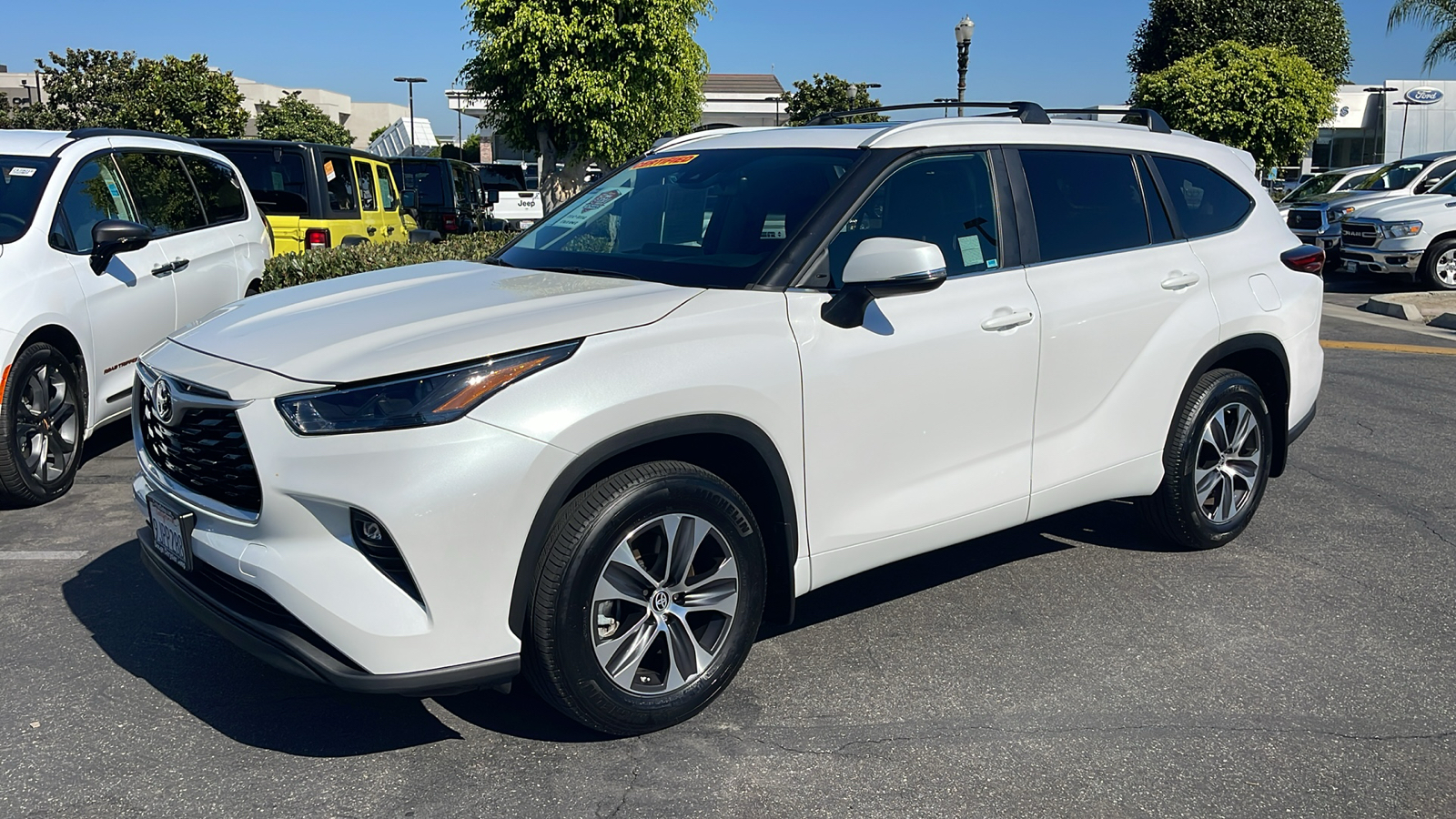 2023 Toyota Highlander XLE 2