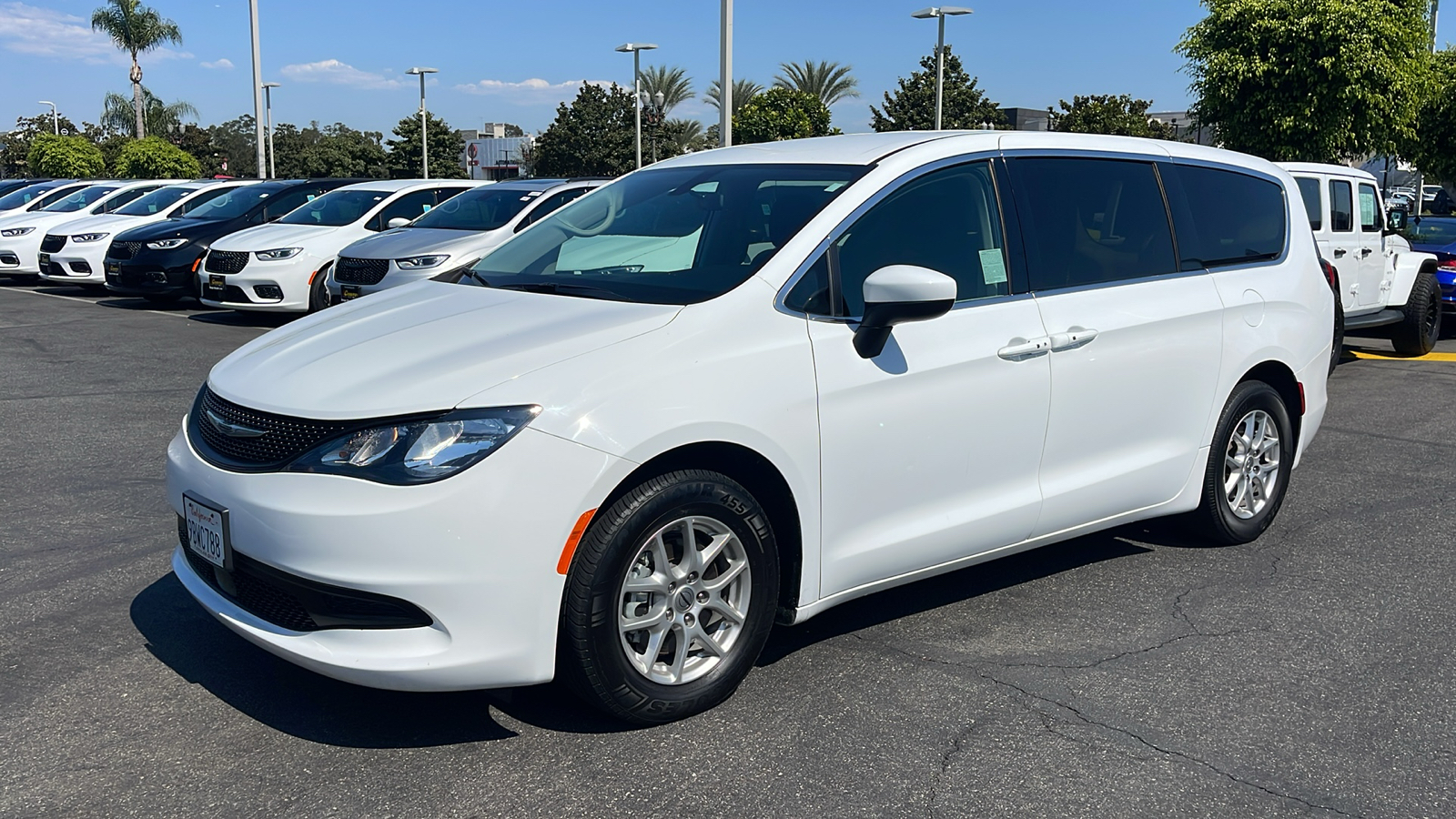 2022 Chrysler Voyager LX 2