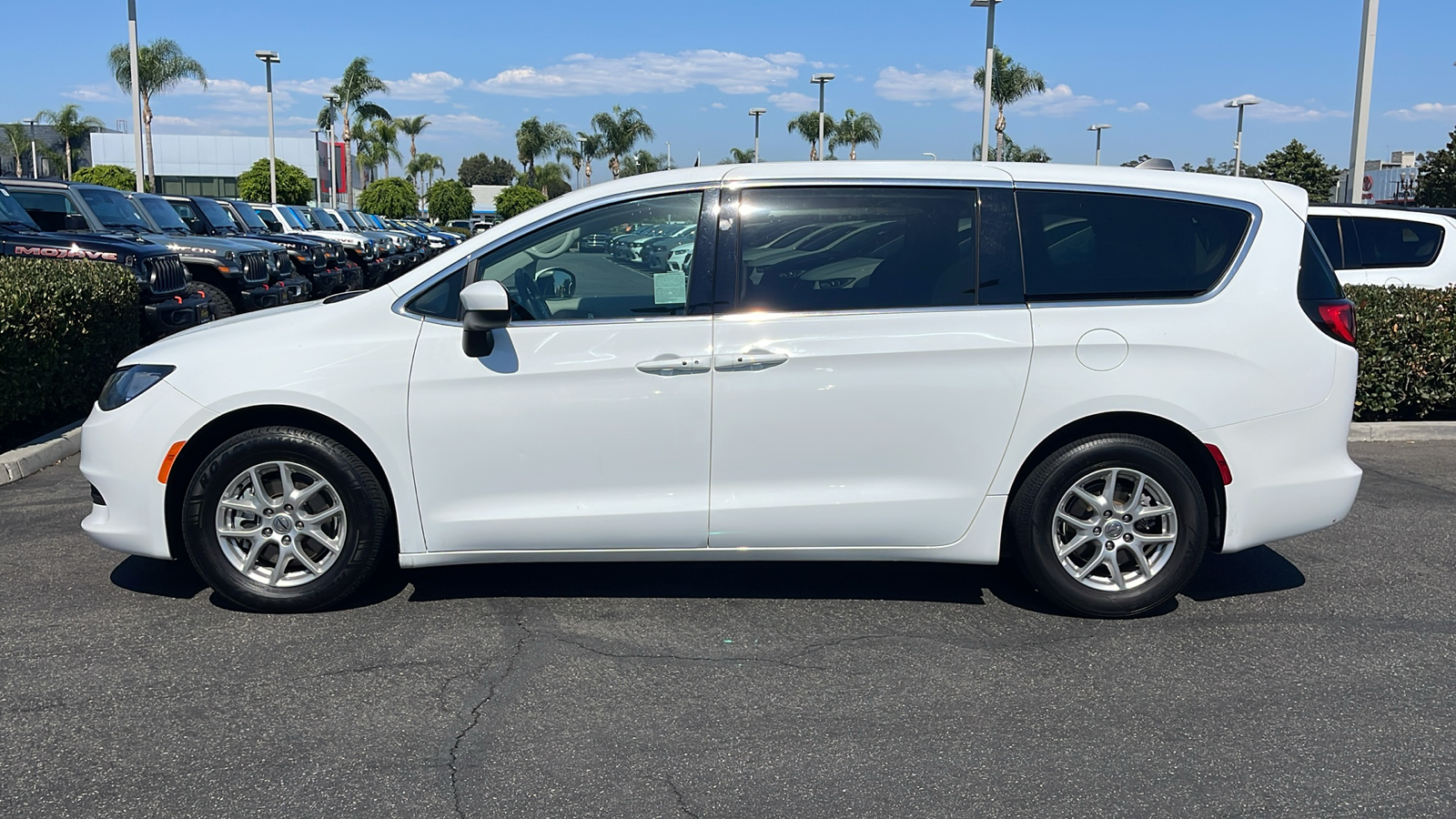 2022 Chrysler Voyager LX 3