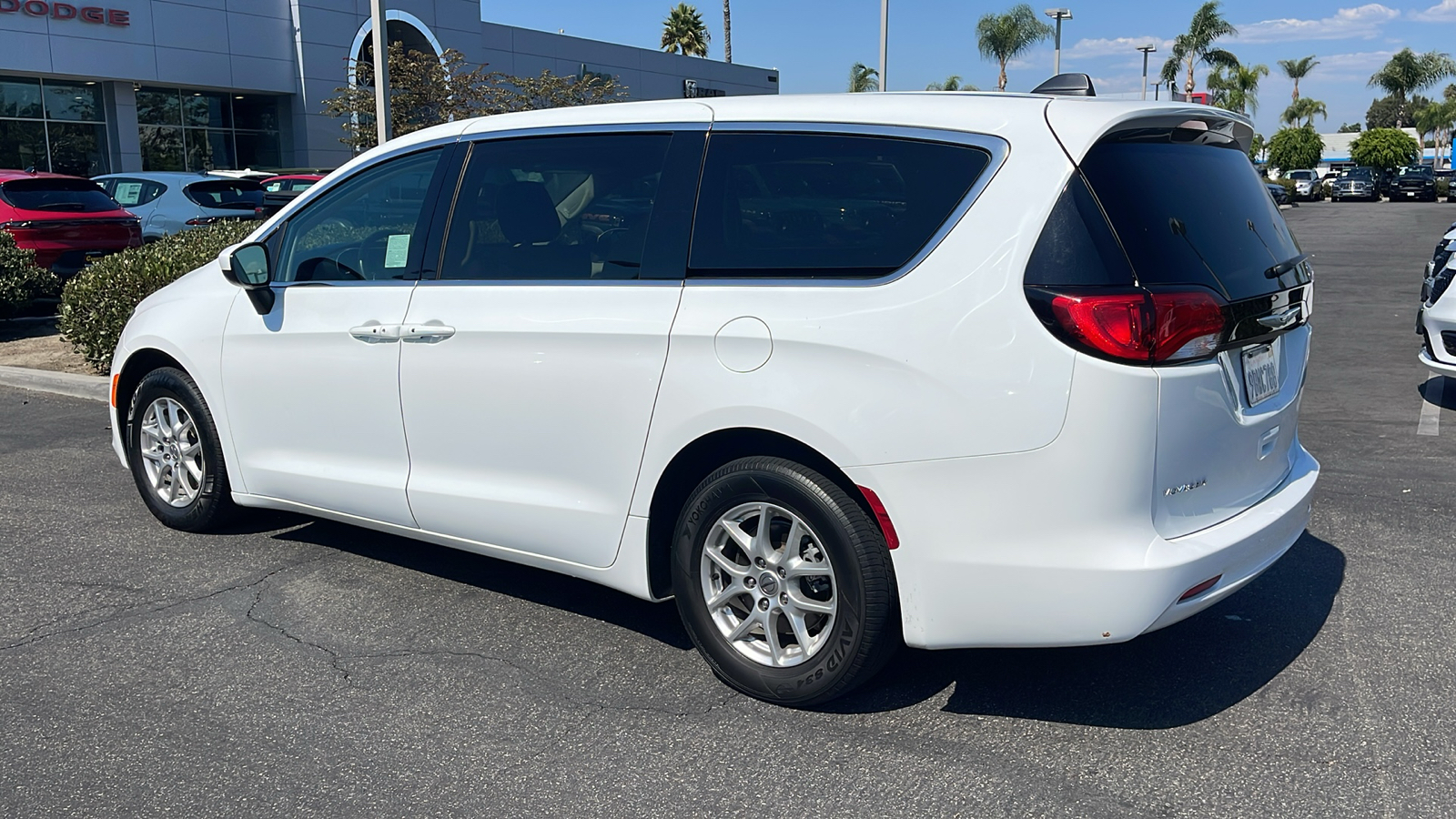 2022 Chrysler Voyager LX 4