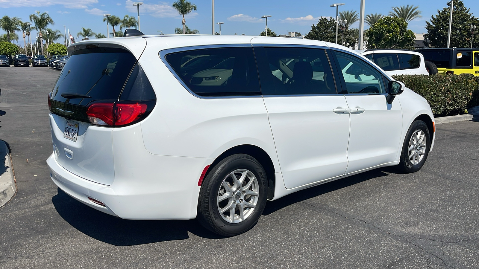 2022 Chrysler Voyager LX 6