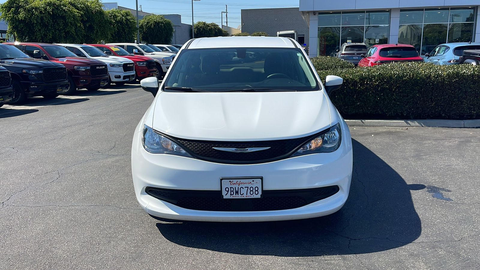 2022 Chrysler Voyager LX 9